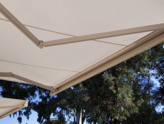 Retractable_folding_arm_awning_Laguna_p004r